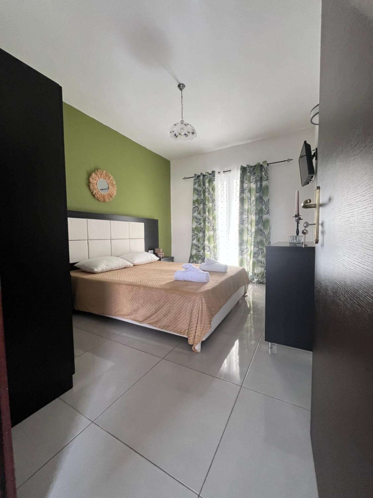 Villa Antonis Deluxe Apartments アモウディ エクステリア 写真
