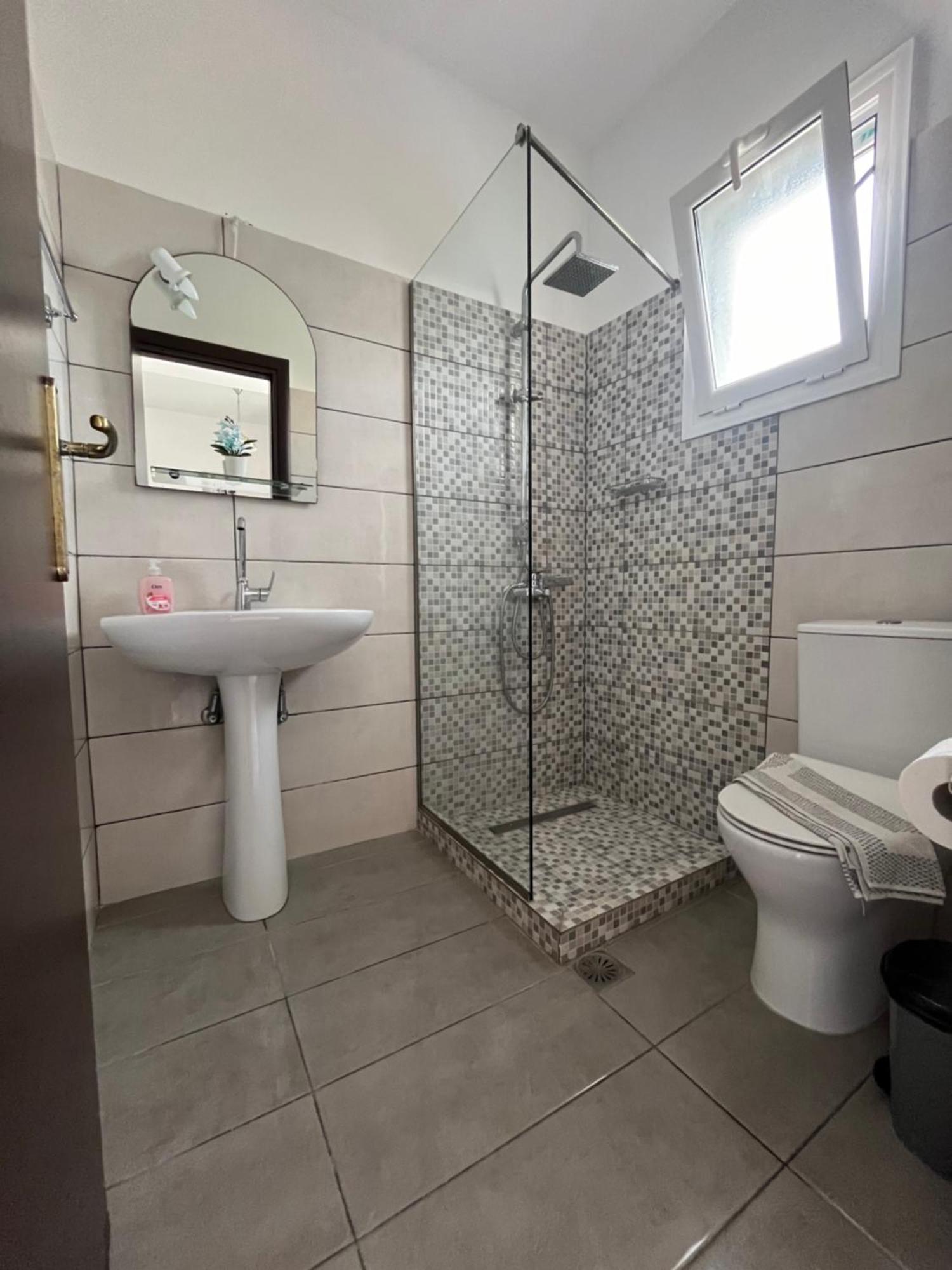 Villa Antonis Deluxe Apartments アモウディ エクステリア 写真
