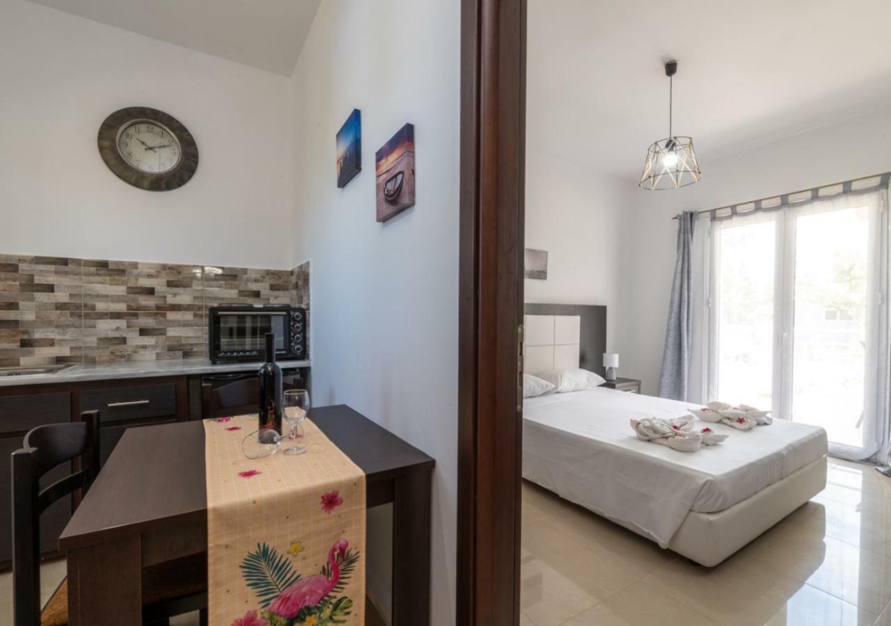 Villa Antonis Deluxe Apartments アモウディ エクステリア 写真
