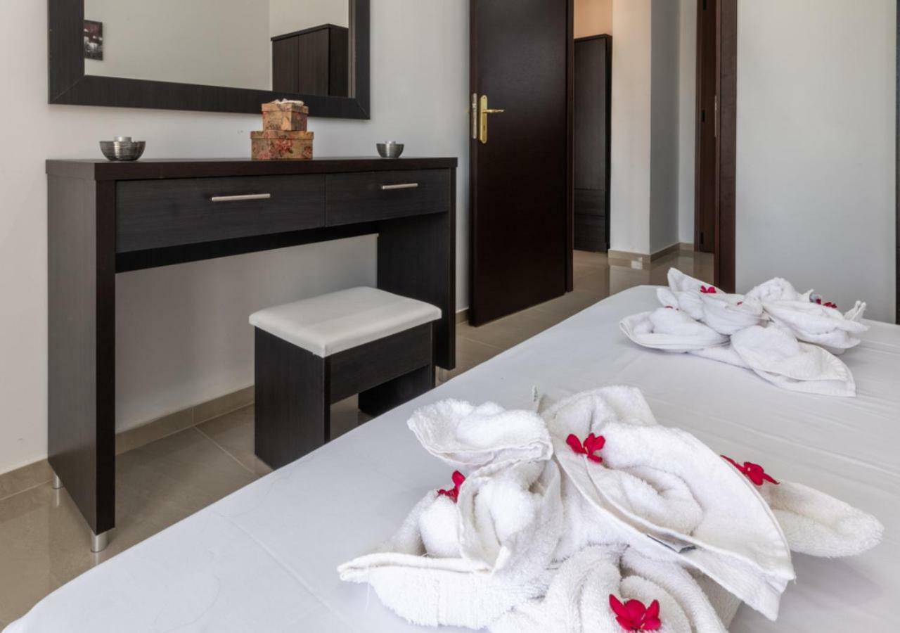 Villa Antonis Deluxe Apartments アモウディ エクステリア 写真
