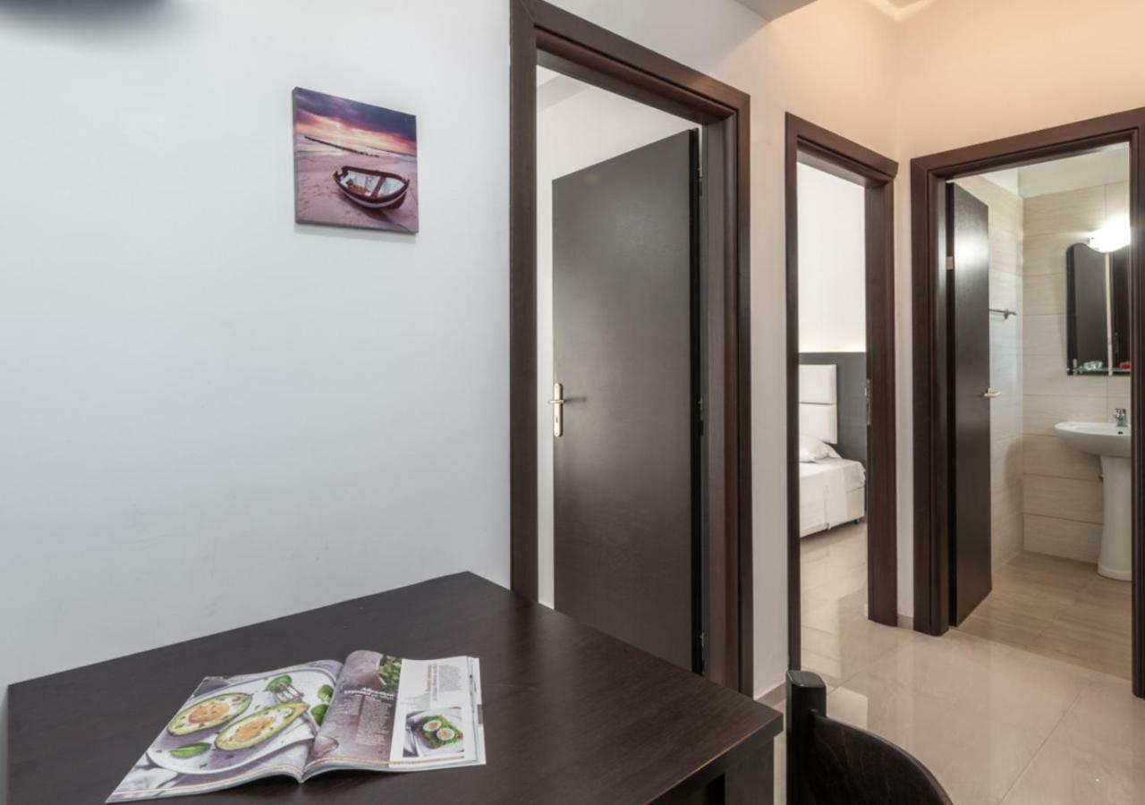 Villa Antonis Deluxe Apartments アモウディ エクステリア 写真