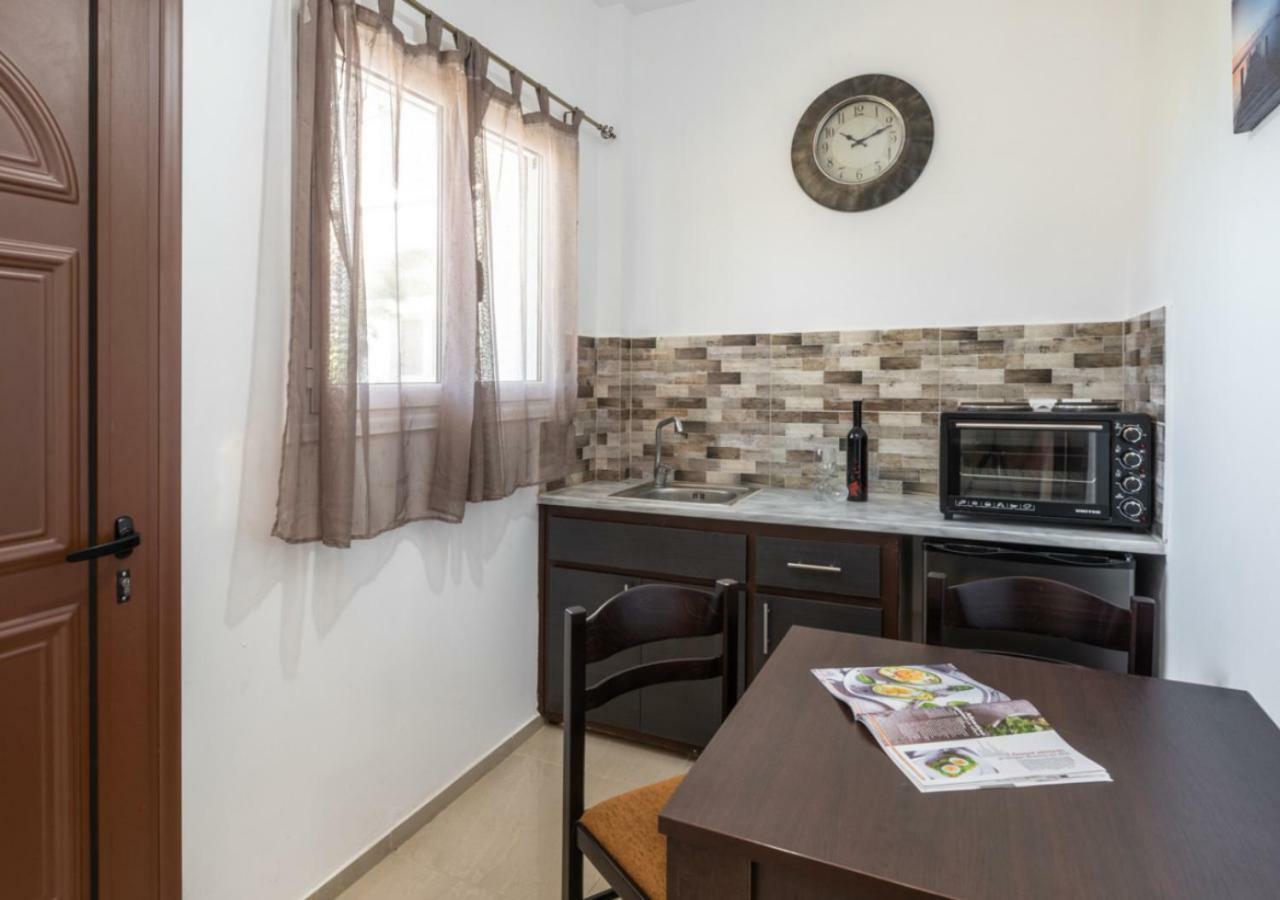 Villa Antonis Deluxe Apartments アモウディ エクステリア 写真