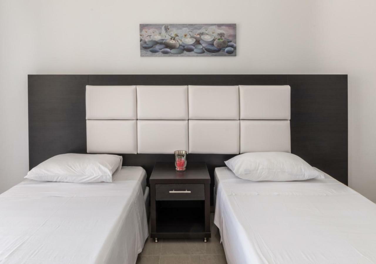 Villa Antonis Deluxe Apartments アモウディ エクステリア 写真