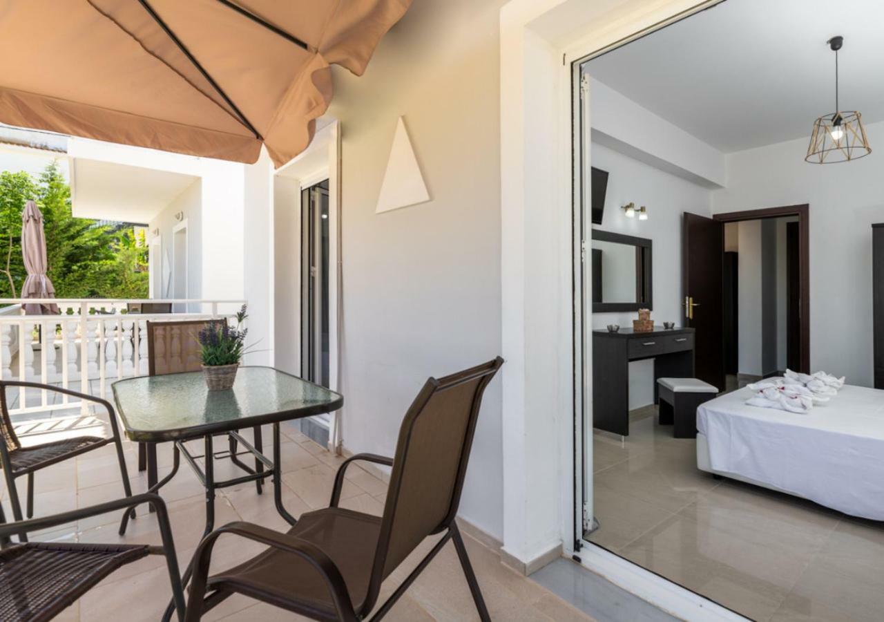 Villa Antonis Deluxe Apartments アモウディ エクステリア 写真